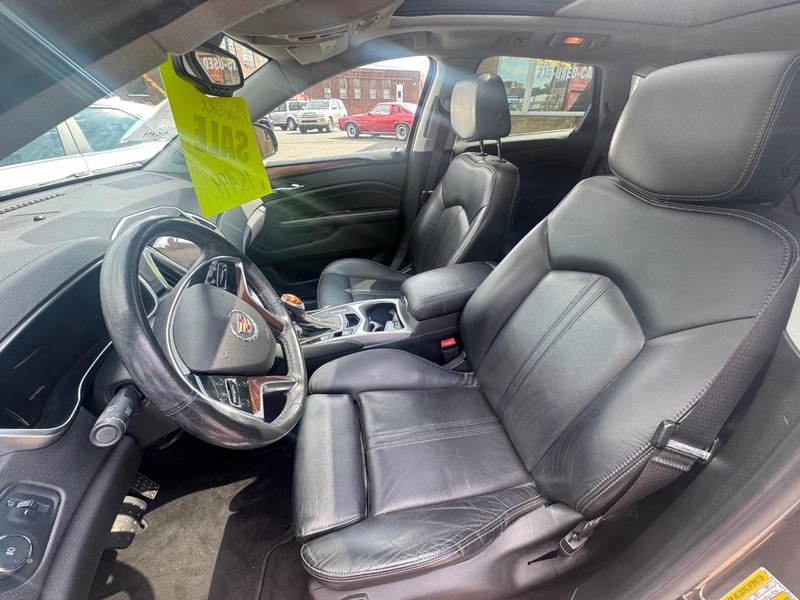 Cadillac SRX Vehicle Full-screen Gallery Image 06