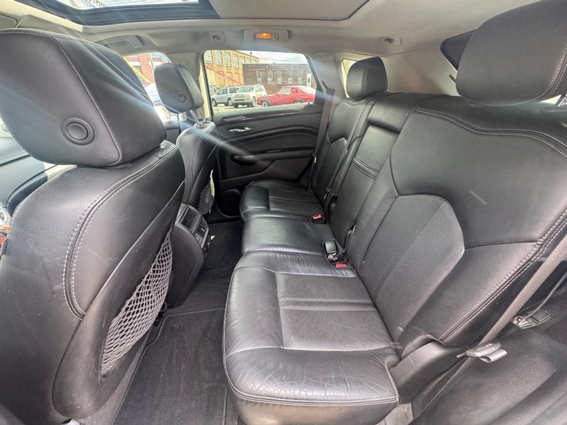 Cadillac SRX Vehicle Full-screen Gallery Image 07
