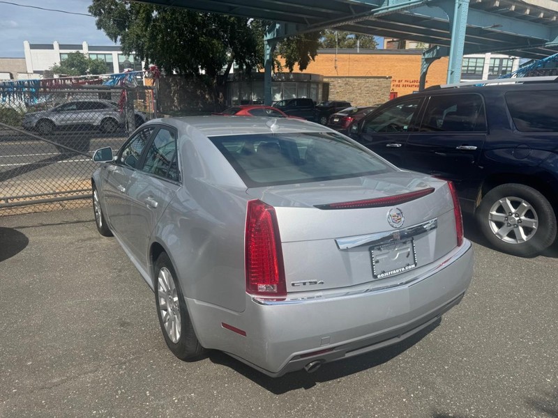 Cadillac CTS Sedan Vehicle Full-screen Gallery Image 02