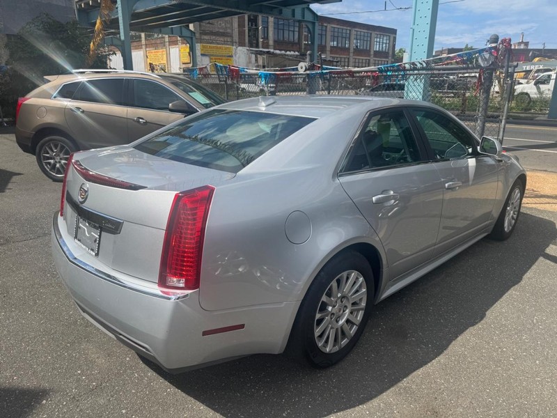 Cadillac CTS Sedan Vehicle Full-screen Gallery Image 04