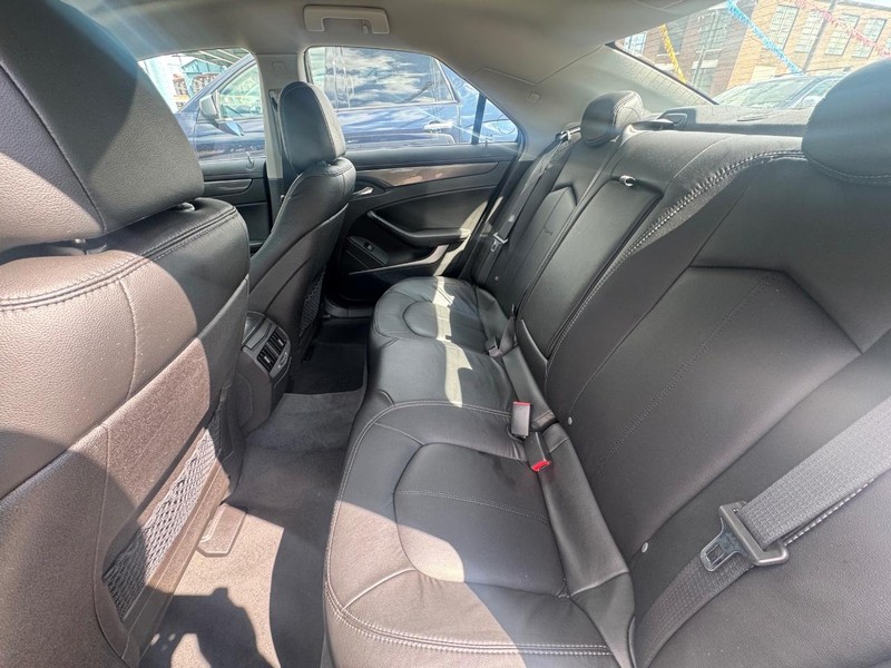 Cadillac CTS Sedan Vehicle Full-screen Gallery Image 05