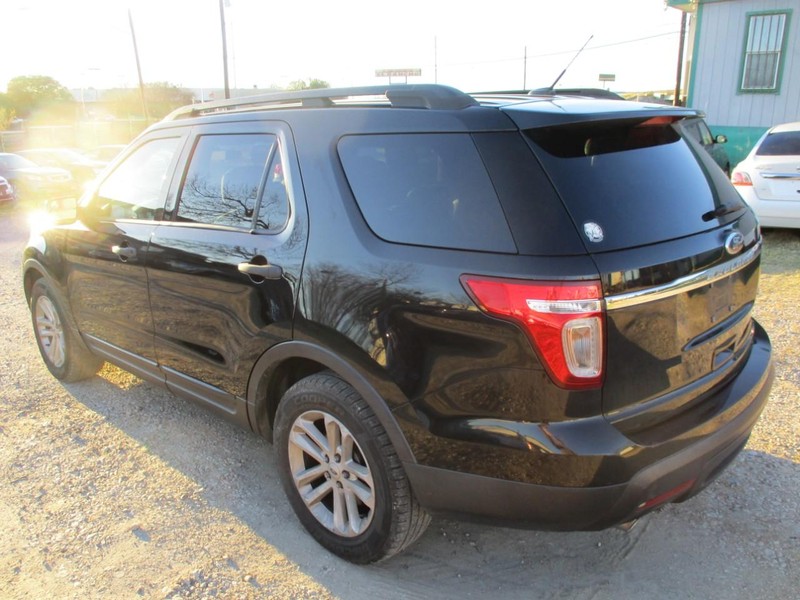 2015 Ford Explorer 2300 down/520 a month photo