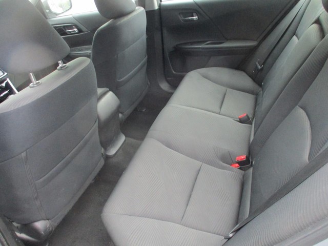 Honda Accord Sedan Vehicle Full-screen Gallery Image 06