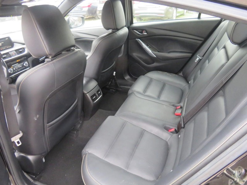 Mazda MAZDA6 Vehicle Full-screen Gallery Image 06