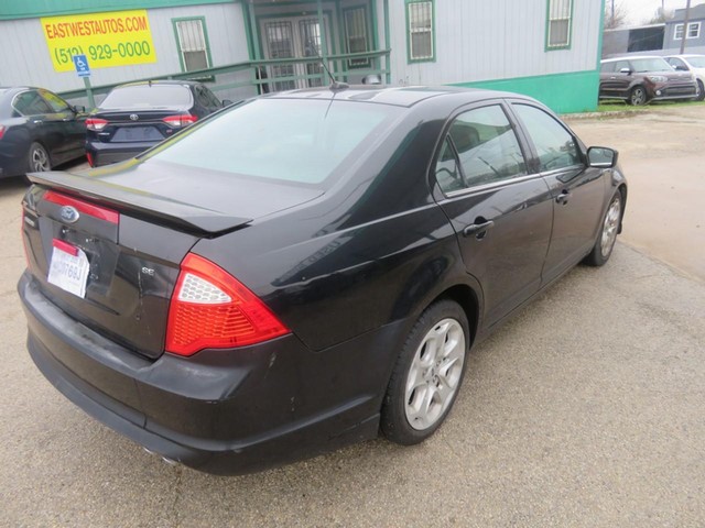 Ford Fusion Vehicle Full-screen Gallery Image 04