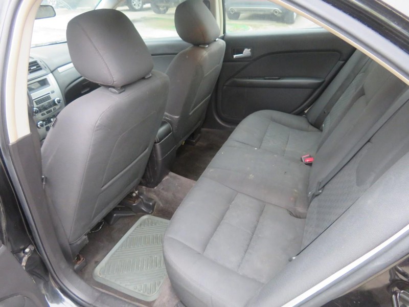 Ford Fusion Vehicle Full-screen Gallery Image 06