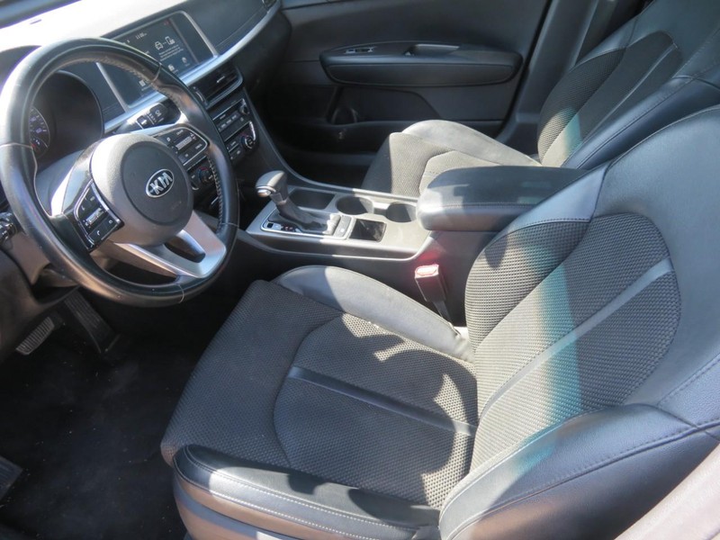 Kia Optima Vehicle Full-screen Gallery Image 05