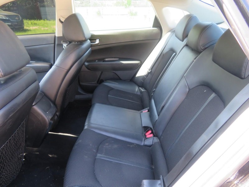 Kia Optima Vehicle Full-screen Gallery Image 06