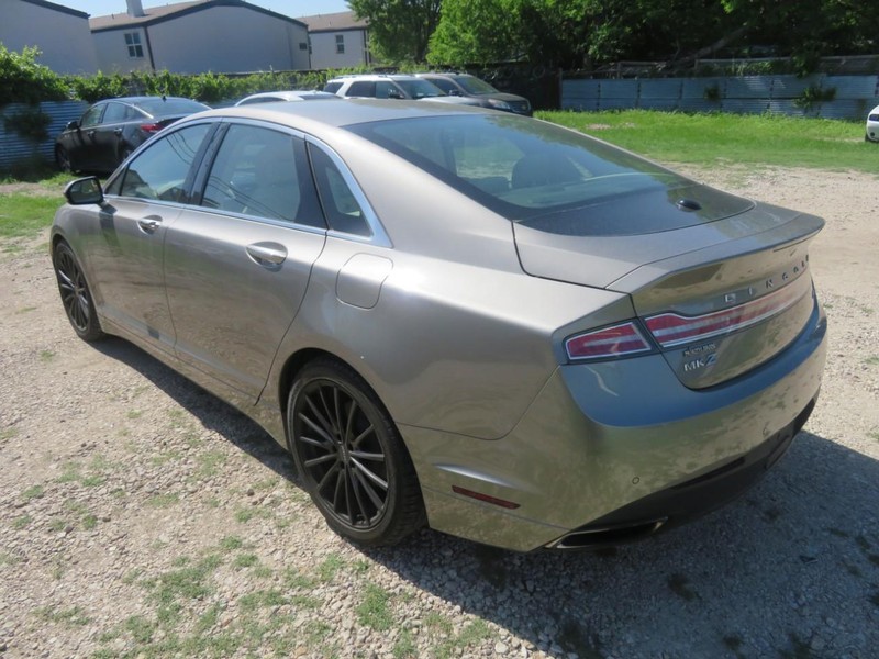 Lincoln MKZ Vehicle Full-screen Gallery Image 03