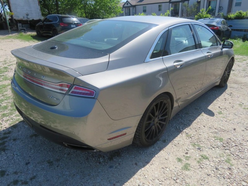 Lincoln MKZ Vehicle Full-screen Gallery Image 04