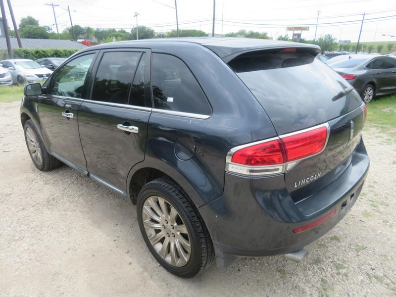 Lincoln MKX Vehicle Full-screen Gallery Image 03