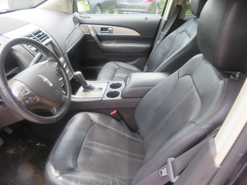 Lincoln MKX Vehicle Full-screen Gallery Image 05