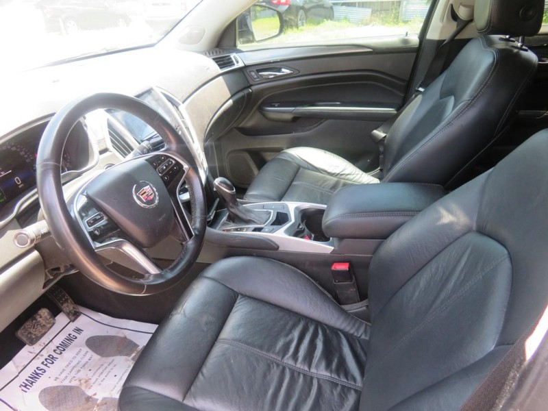 Cadillac SRX Vehicle Full-screen Gallery Image 05