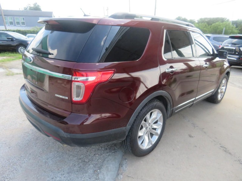 Ford Explorer Vehicle Full-screen Gallery Image 04