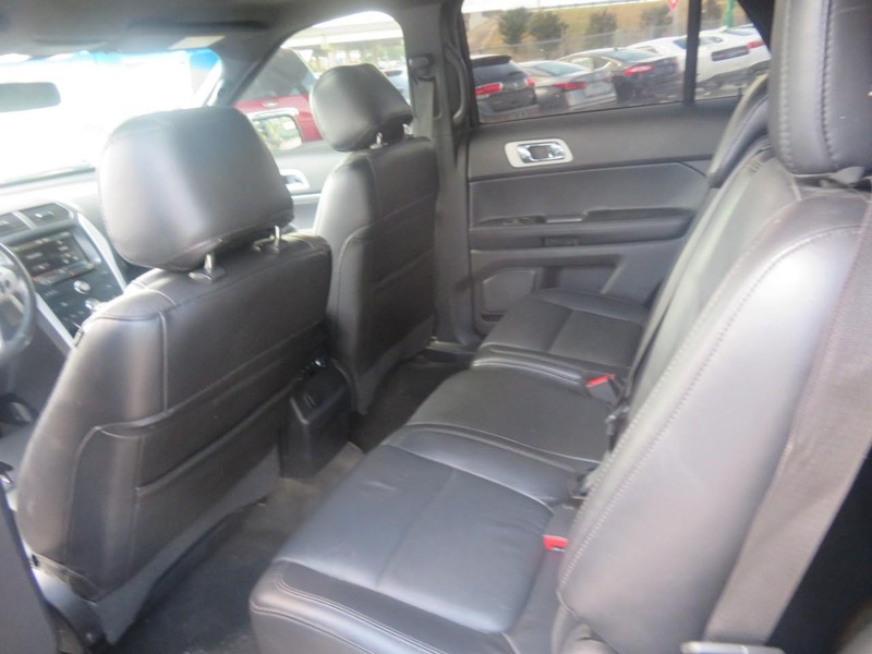 Ford Explorer Vehicle Full-screen Gallery Image 06