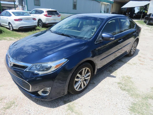 Toyota Avalon Vehicle Full-screen Gallery Image 02