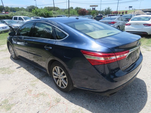 Toyota Avalon Vehicle Full-screen Gallery Image 03