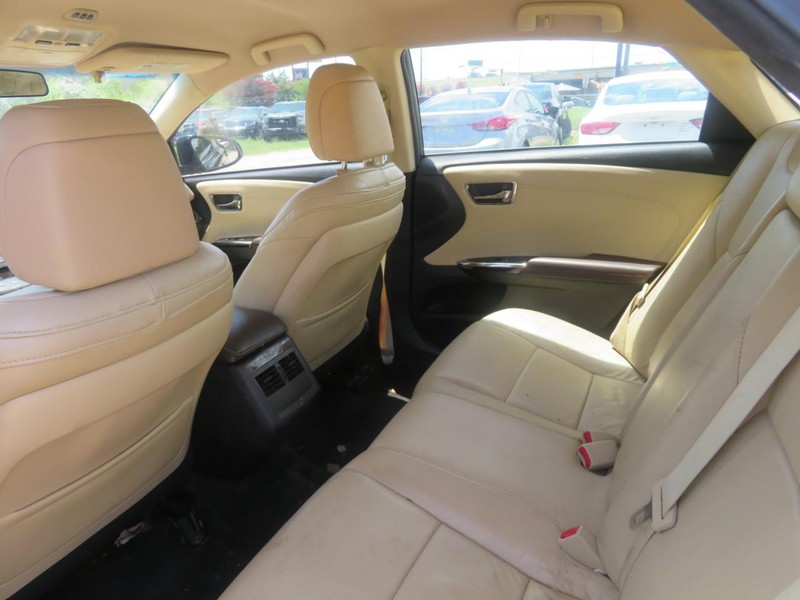 Toyota Avalon Vehicle Full-screen Gallery Image 06