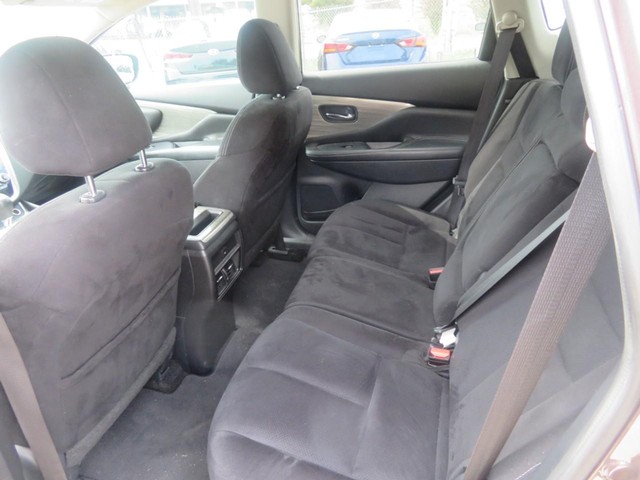 Nissan Murano Vehicle Full-screen Gallery Image 06