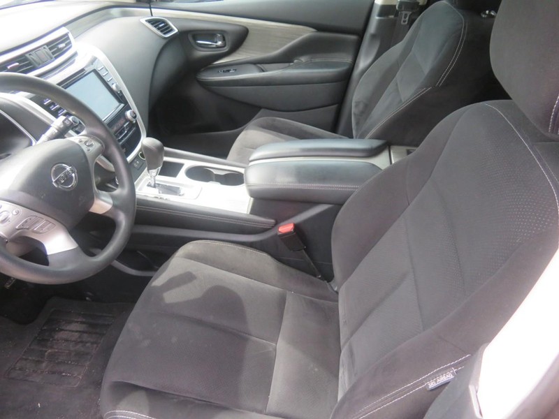Nissan Murano Vehicle Full-screen Gallery Image 05
