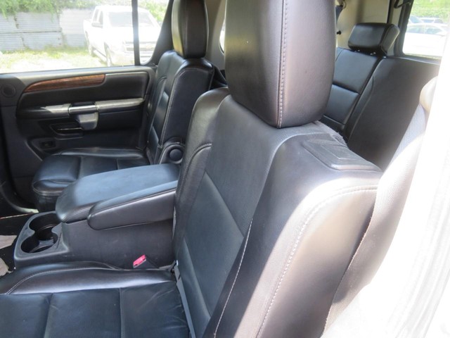 Nissan Armada Vehicle Full-screen Gallery Image 06