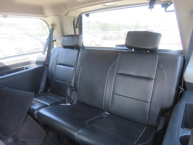 Nissan Armada Vehicle Full-screen Gallery Image 07