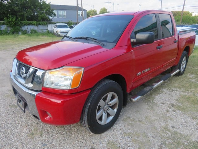 Nissan Titan Vehicle Full-screen Gallery Image 02