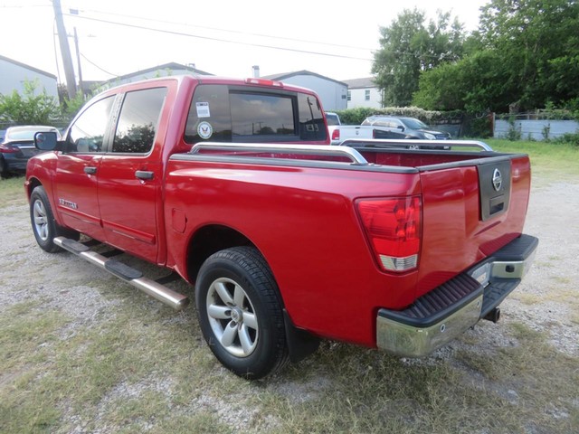 Nissan Titan Vehicle Full-screen Gallery Image 03