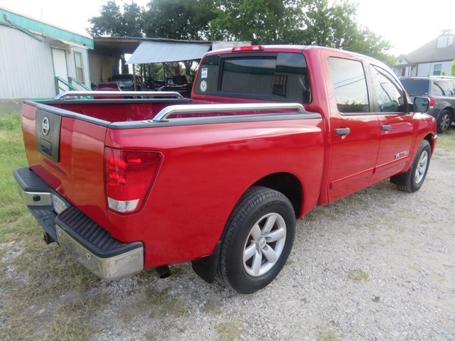 Nissan Titan Vehicle Full-screen Gallery Image 04