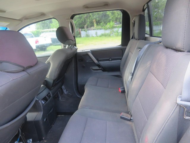 Nissan Titan Vehicle Full-screen Gallery Image 06