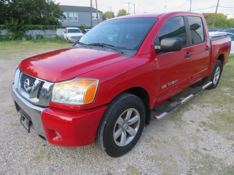 Nissan Titan Vehicle Full-screen Gallery Image 02