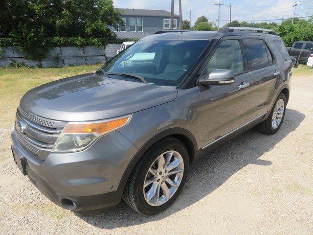 Ford Explorer Vehicle Full-screen Gallery Image 02