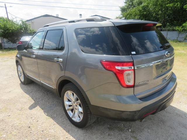 Ford Explorer Vehicle Full-screen Gallery Image 03