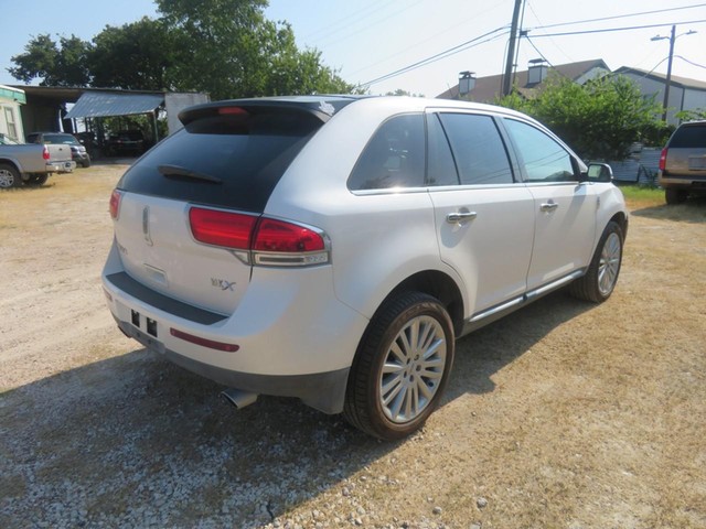 Lincoln MKX Vehicle Full-screen Gallery Image 02