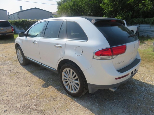 Lincoln MKX Vehicle Full-screen Gallery Image 03