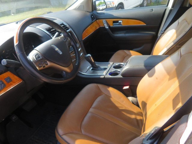 Lincoln MKX Vehicle Full-screen Gallery Image 04