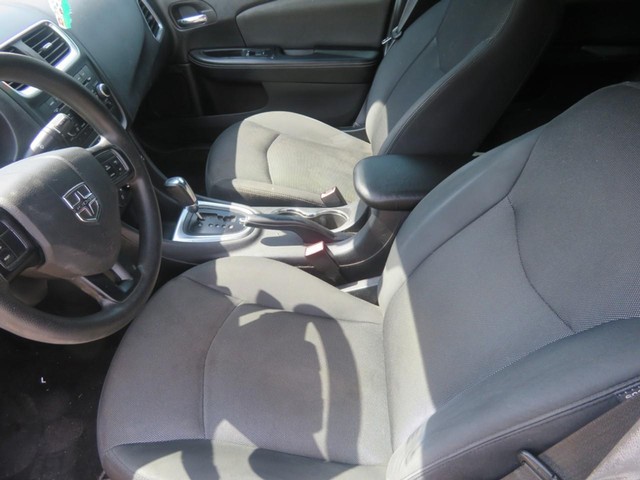 Dodge Avenger Vehicle Full-screen Gallery Image 05