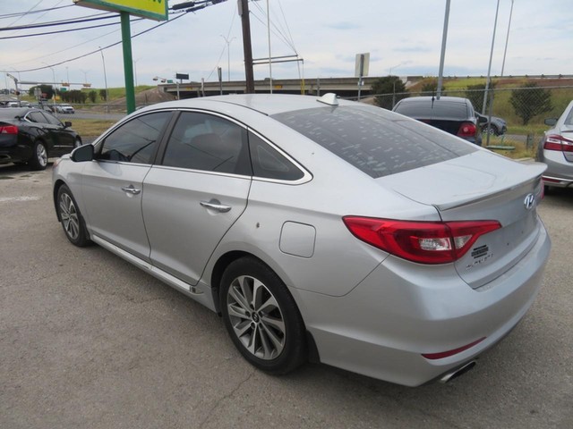 Hyundai Sonata Vehicle Full-screen Gallery Image 03