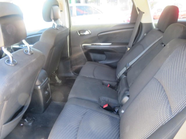 Dodge Journey Vehicle Full-screen Gallery Image 06