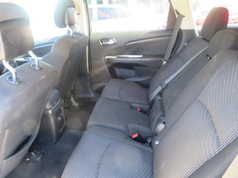 Dodge Journey Vehicle Full-screen Gallery Image 06