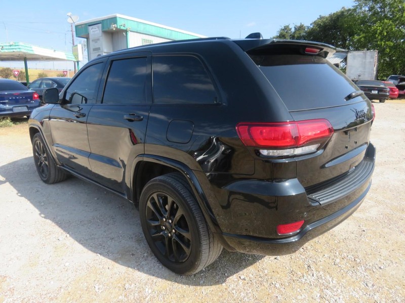 Jeep Grand Cherokee Vehicle Full-screen Gallery Image 03