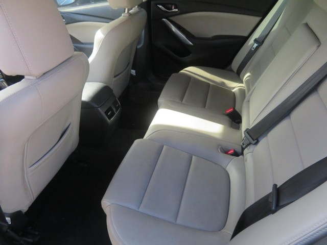 Mazda MAZDA6 Vehicle Full-screen Gallery Image 06