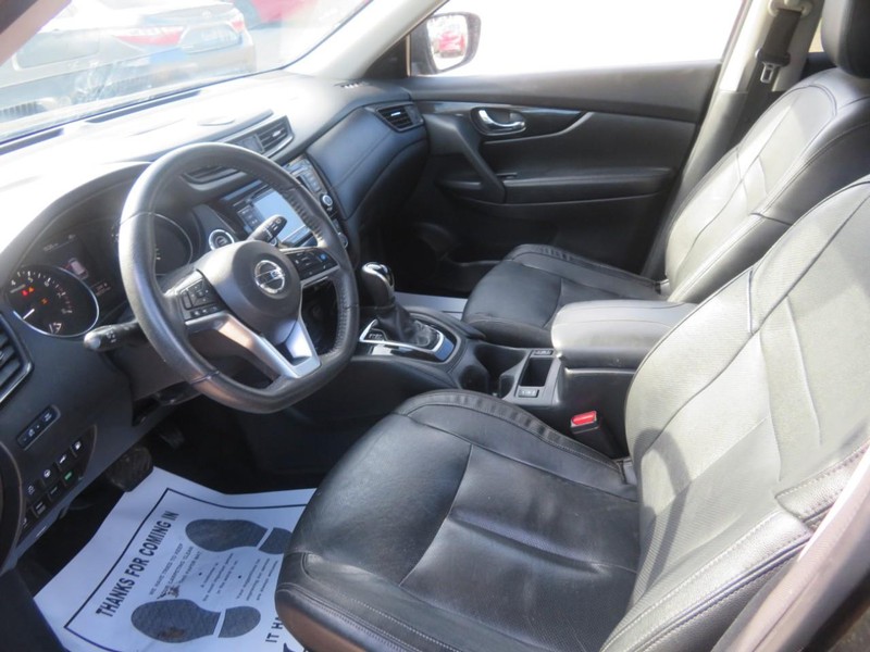 Nissan Rogue Vehicle Full-screen Gallery Image 05