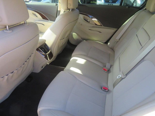 Buick LaCrosse Vehicle Full-screen Gallery Image 06