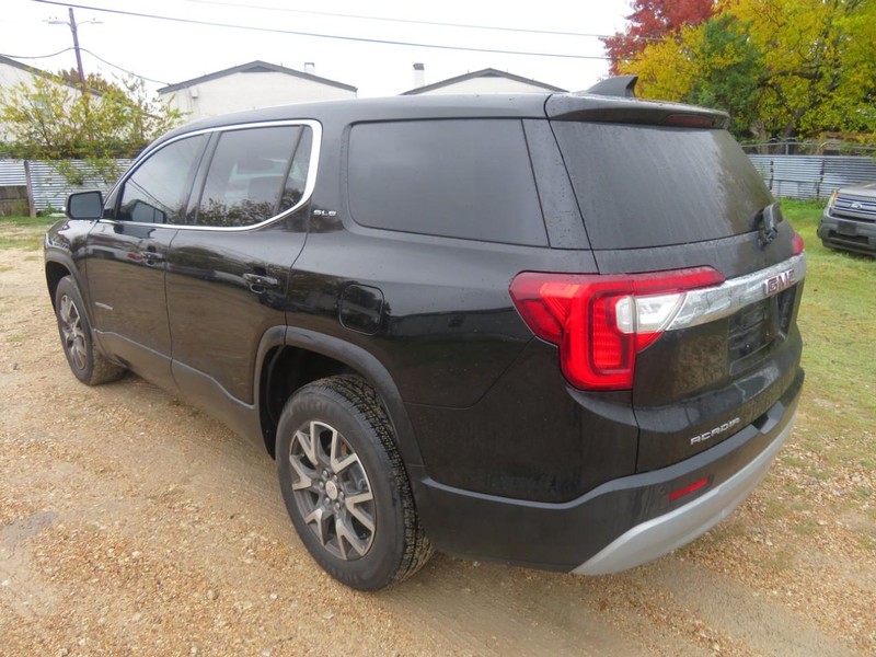 GMC Acadia Vehicle Full-screen Gallery Image 03