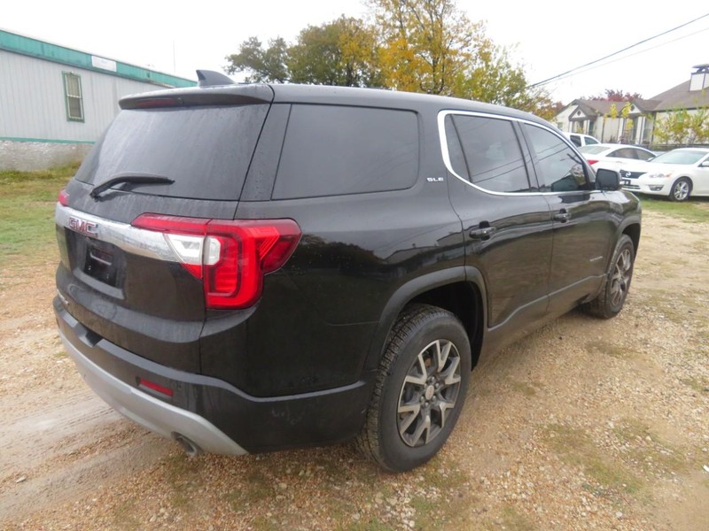 GMC Acadia Vehicle Full-screen Gallery Image 04