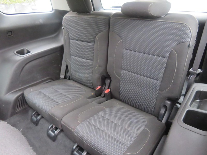 GMC Acadia Vehicle Full-screen Gallery Image 07