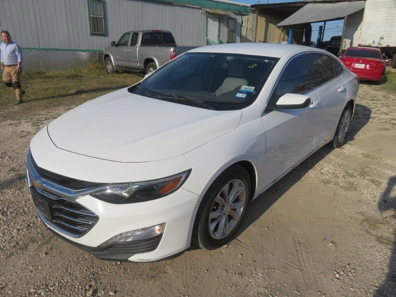 Chevrolet Malibu Vehicle Full-screen Gallery Image 02