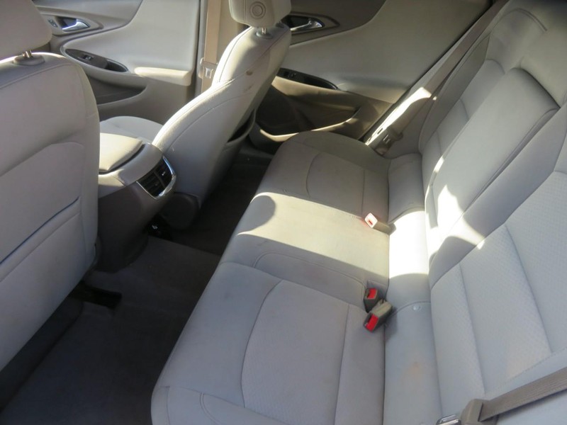 Chevrolet Malibu Vehicle Full-screen Gallery Image 06