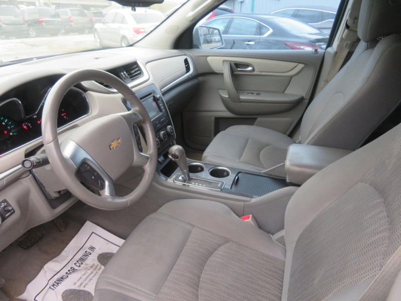 Chevrolet Traverse Vehicle Full-screen Gallery Image 05